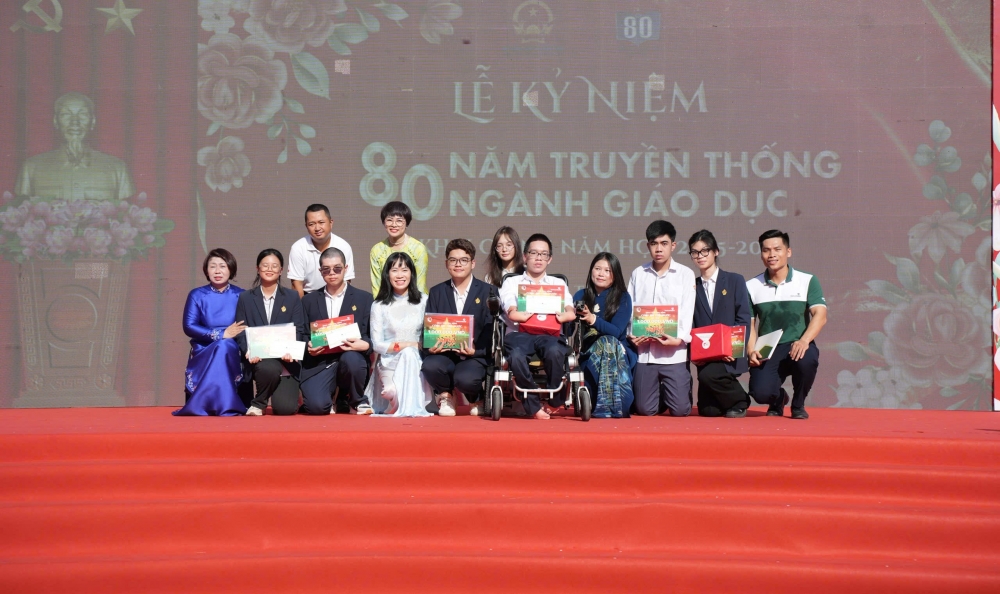 Thầy trò THPT Việt Đức rèn đức, luyện tài, đáp ứng hội nhập toàn cầu