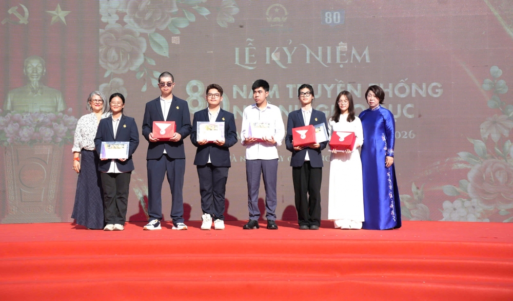 Thầy trò THPT Việt Đức rèn đức, luyện tài, đáp ứng hội nhập toàn cầu