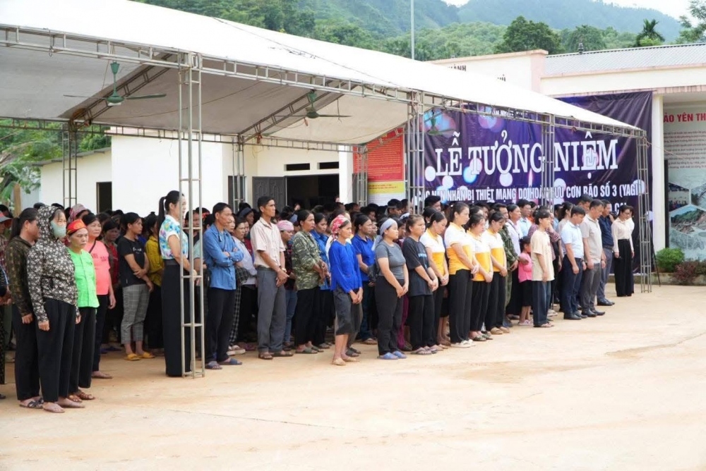 Xúc động lễ tưởng niệm nạn nhân làng Nủ