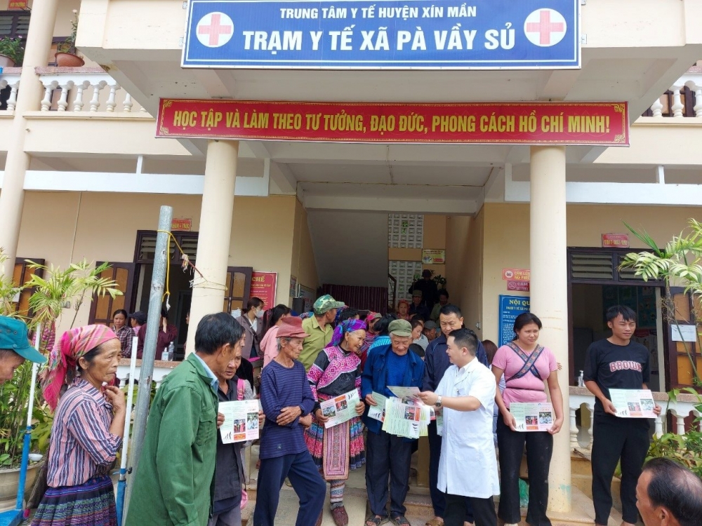 Luân chuyển, điều động ít nhất 1.000 bác sĩ/năm về trạm y tế xã