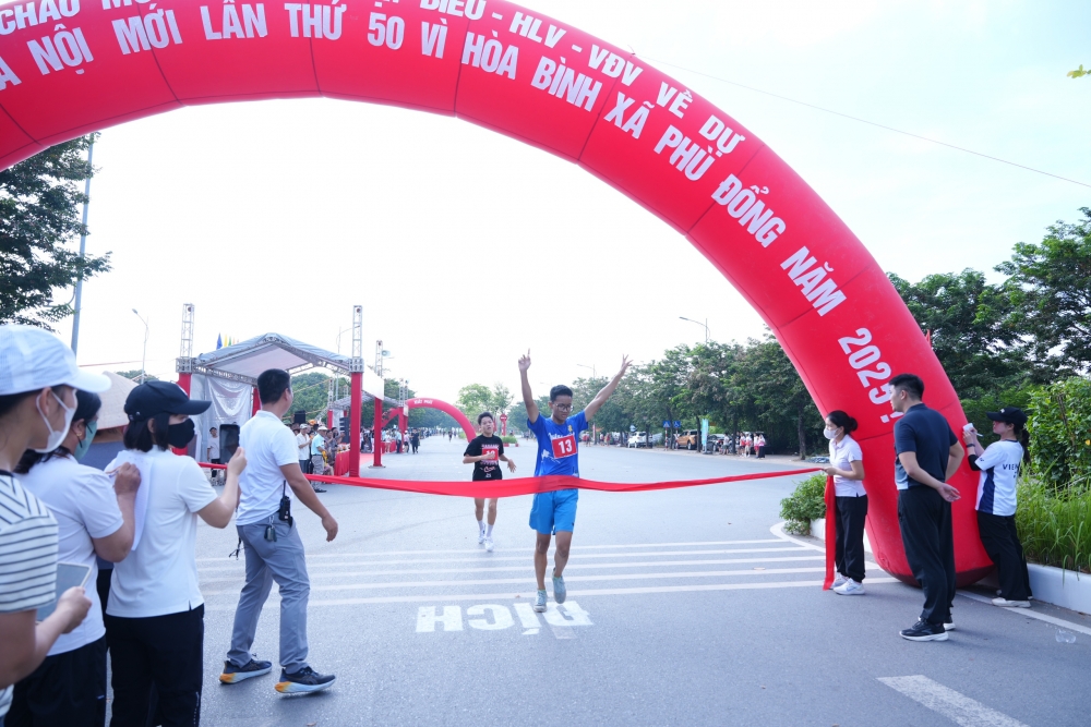 Xã Phù Đổng: Sôi nổi Chung kết Giải chạy Báo Hànộimới mở rộng lần thứ 50