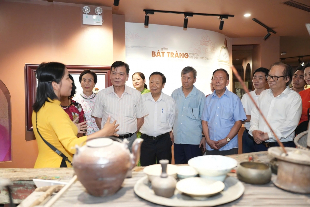 Làng nghề ven sông Hồng trước cơ hội mới