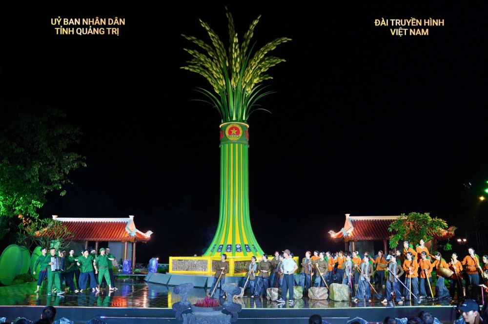 Xúc động chương trình nghệ thuật “Lời tri ân – Dòng sông hoa lửa”