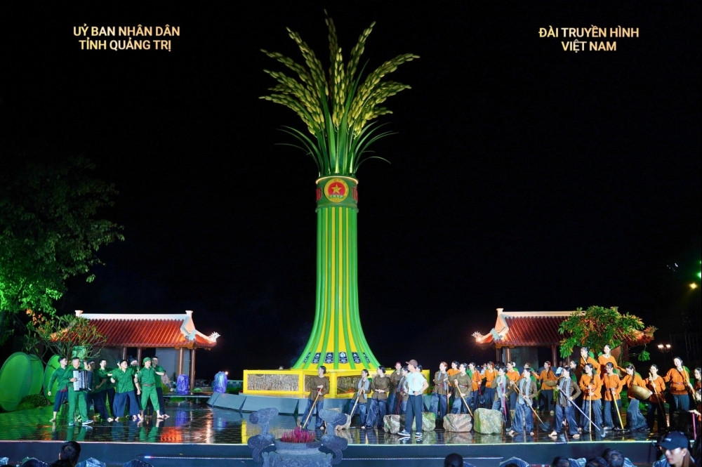 Xúc động chương trình nghệ thuật “Lời tri ân – Dòng sông hoa lửa”