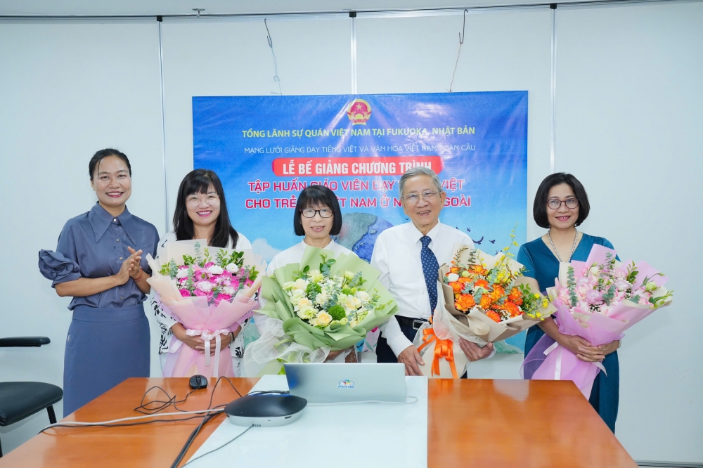 Bế mạc khóa tập huấn “Phương pháp giảng dạy tiếng Việt cho trẻ em Việt Nam ở nước ngoài” Bế mạc khóa tập huấn “Phương pháp giảng dạy tiếng Việt cho trẻ em Việt Nam ở nước ngoài”