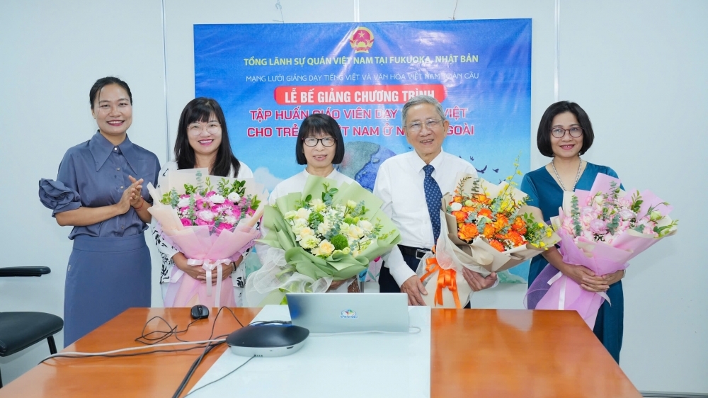 Bế mạc khóa tập huấn “Phương pháp giảng dạy tiếng Việt cho trẻ em Việt Nam ở nước ngoài”