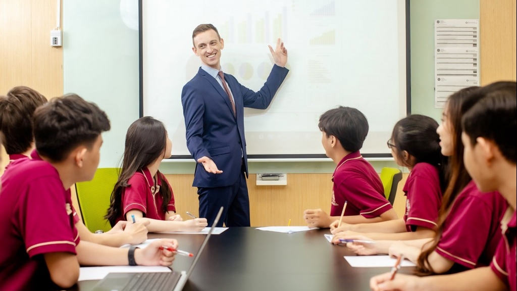 Đưa tiếng Anh thành ngôn ngữ thứ hai: Từ lớp học đến tương lai quốc gia