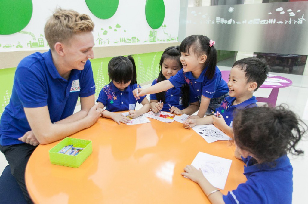 Đưa tiếng Anh thành ngôn ngữ thứ hai: Từ lớp học đến tương lai quốc gia