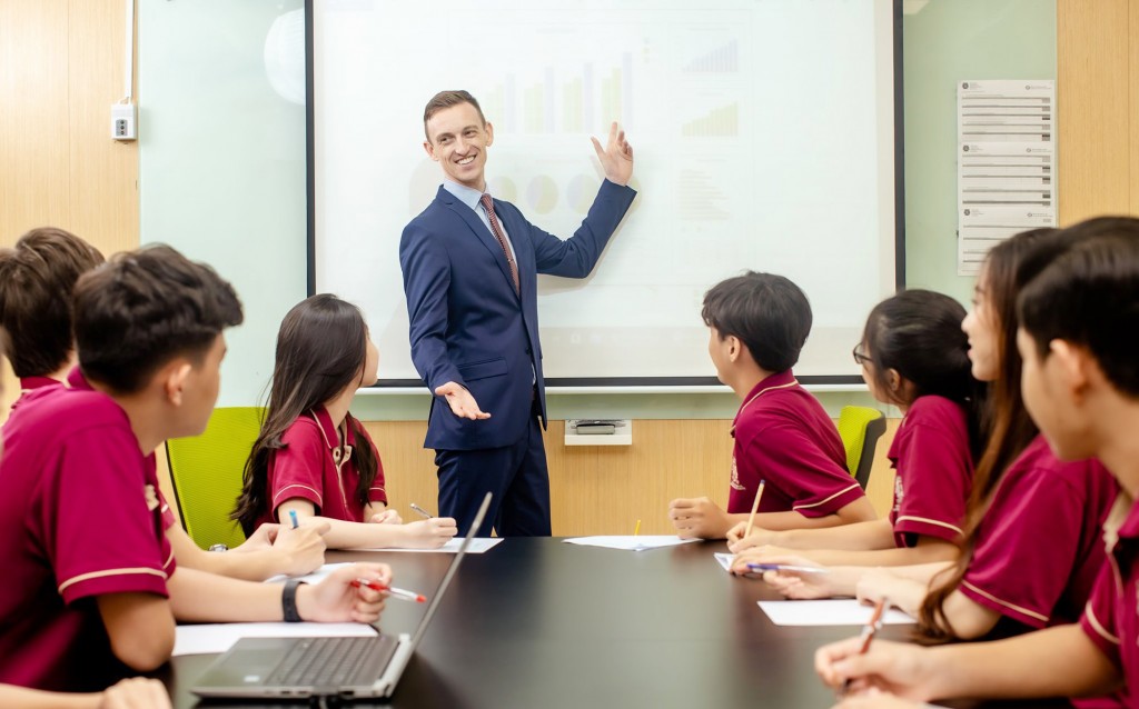 Đưa tiếng Anh thành ngôn ngữ thứ hai: Từ lớp học đến tương lai quốc gia