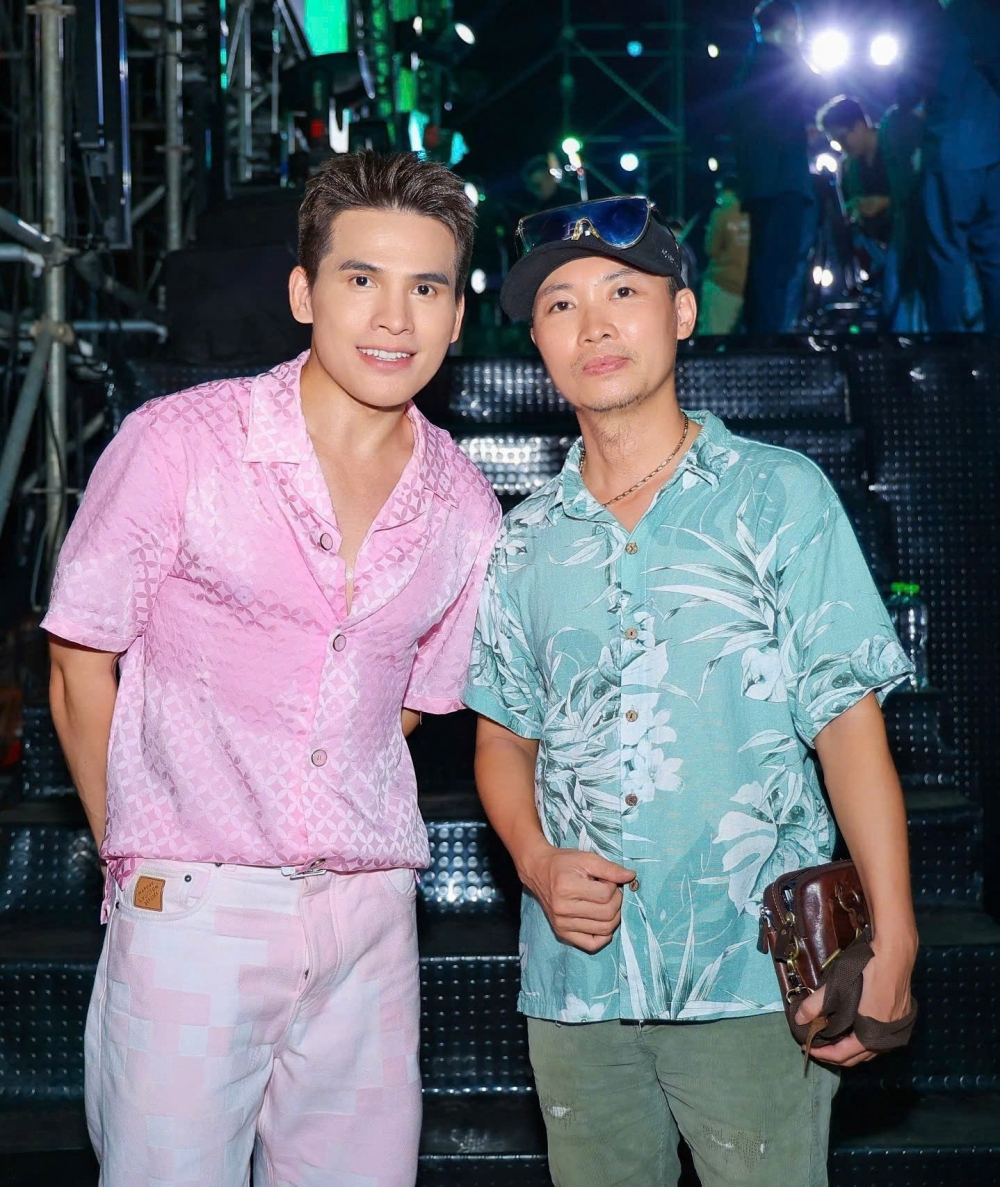 Ấn tượng với Khổng Tước show của đạo diễn Vạn Nguyễn