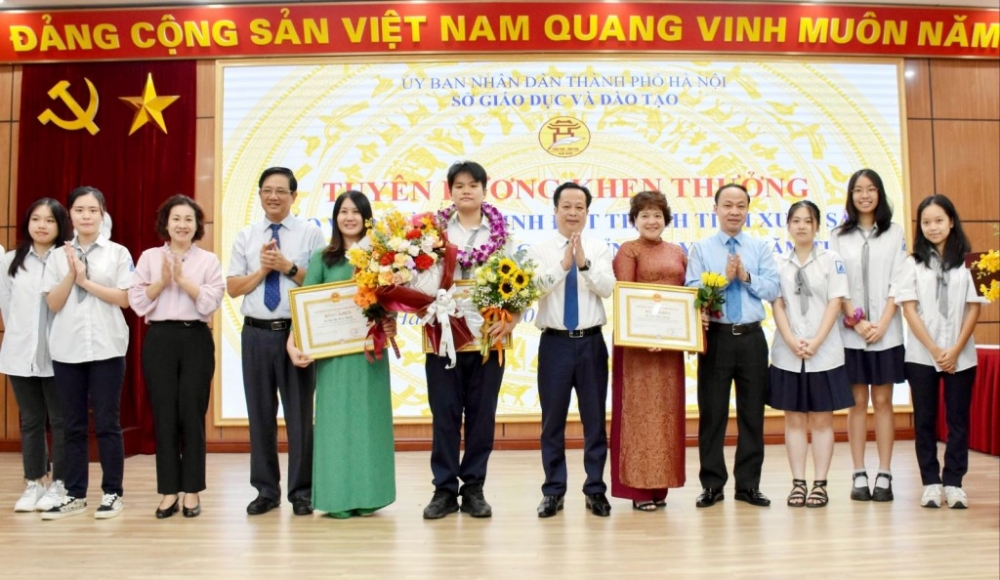 Hà Nội khen thưởng học sinh đoạt giải Á quân ''Đường lên đỉnh Olympia năm 2022''