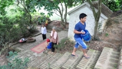 chuyen la lung ve gieng nuoc linh thieng chua mat sua o son tay