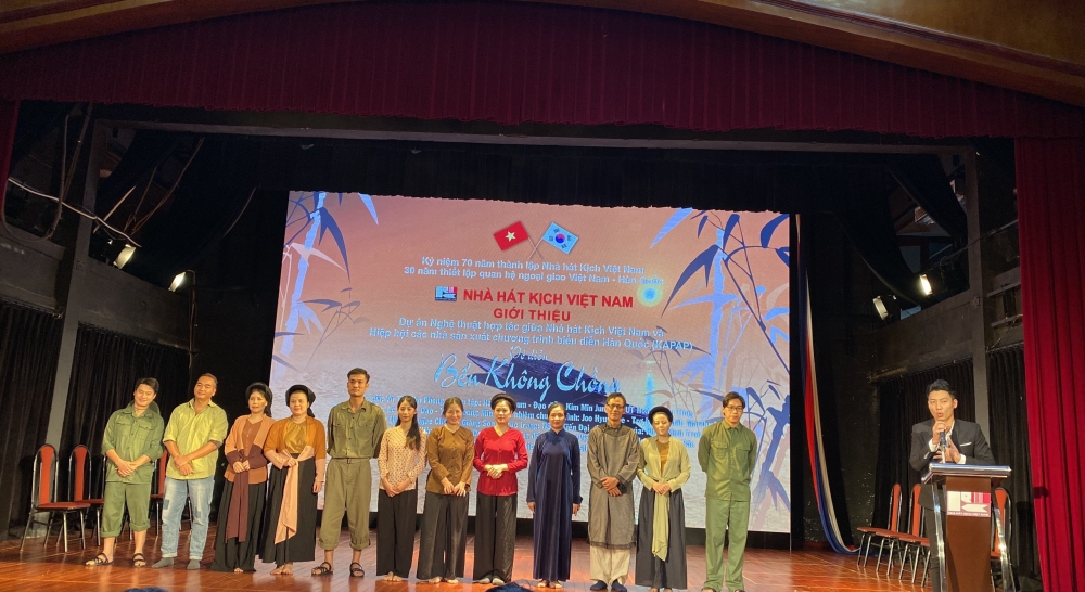Nhà hát Kịch Việt Nam ra mắt vở "Bến không chồng"