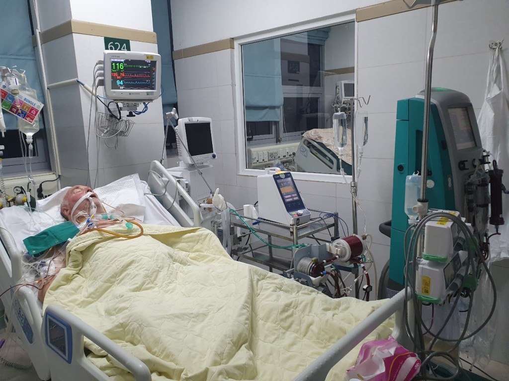 Bệnh nhân được can thiệp ECMO và lọc máu liên tục - Những kỹ thuật cao nhất trong Hồi sức tích cực