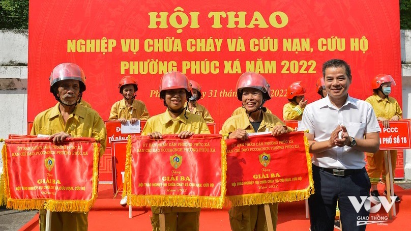 Bông hoa giữa đời thường