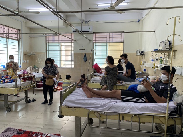 bệnh nhân mắc sốt xuất huyết điều trị tại bệnh viện