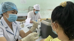 Đẩy mạnh tiêm vắc xin COVID-19 cho các đối tượng có nguy cơ cao