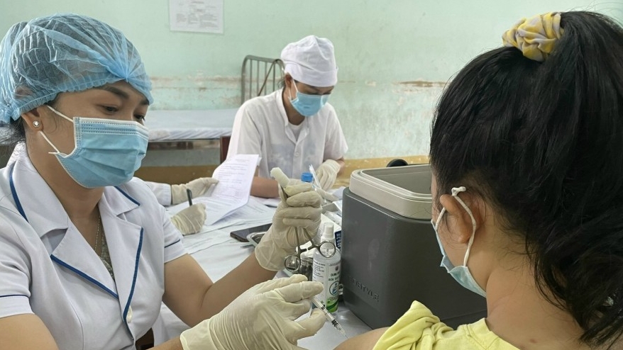 Đẩy mạnh tiêm vắc xin COVID-19 cho các đối tượng có nguy cơ cao