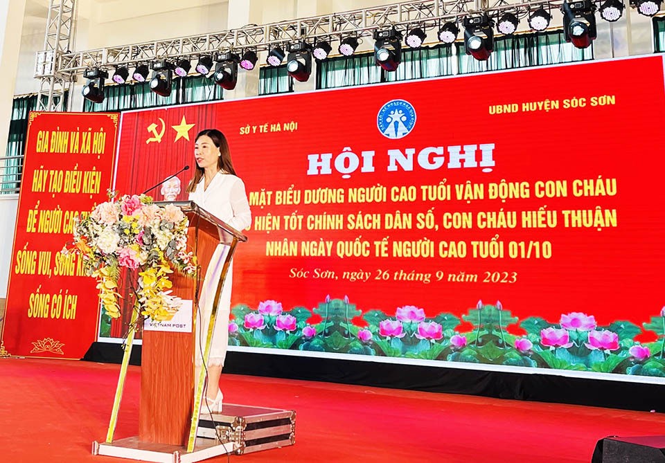 Phó Chi cục trưởng Chi cục Dân số - KHHGĐ Hà Nội Nguyễn Minh Xuân phát biểu tại hội nghị.