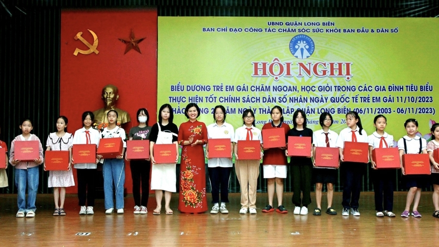 Quận Long Biên: Biểu dương 80 trẻ em gái chăm ngoan, học giỏi