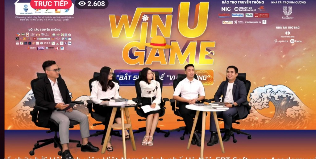 Talkshow là cầu nối gắn kết những nhân vật thực tế, chia sẻ kinh nghiệm của mình tới các bạn tân sinh viên