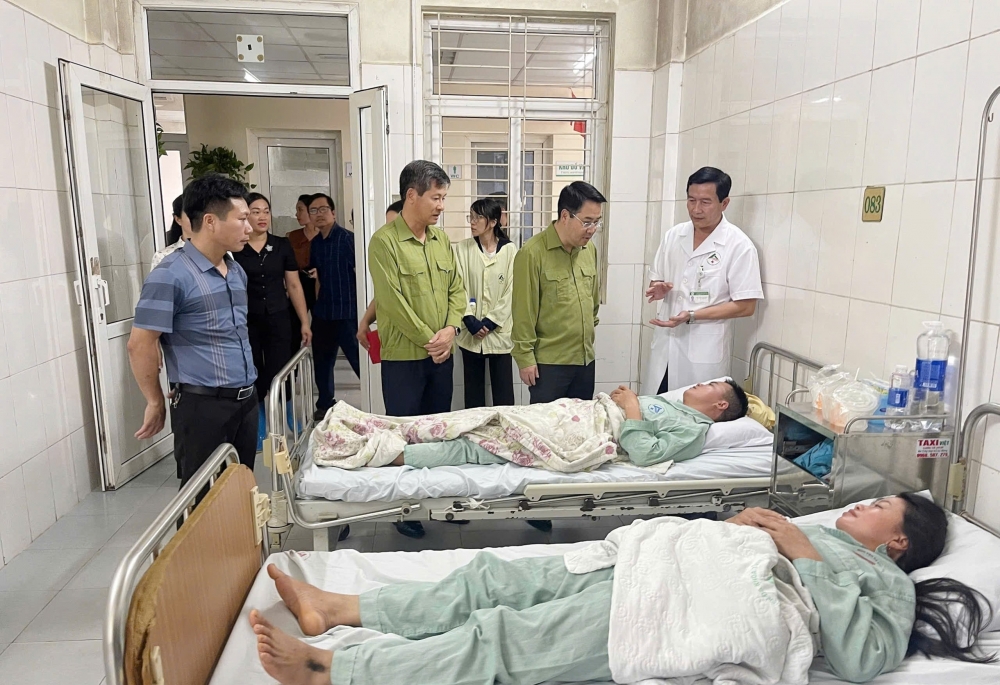 Lãnh đạo tỉnh Lào Cai thăm hỏi, động viên nạn nhân bị ảnh hưởng do bão số 10