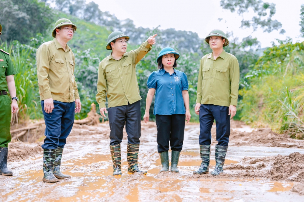 Lãnh đạo tỉnh Lào Cai thăm hỏi, động viên nạn nhân bị ảnh hưởng do bão số 10