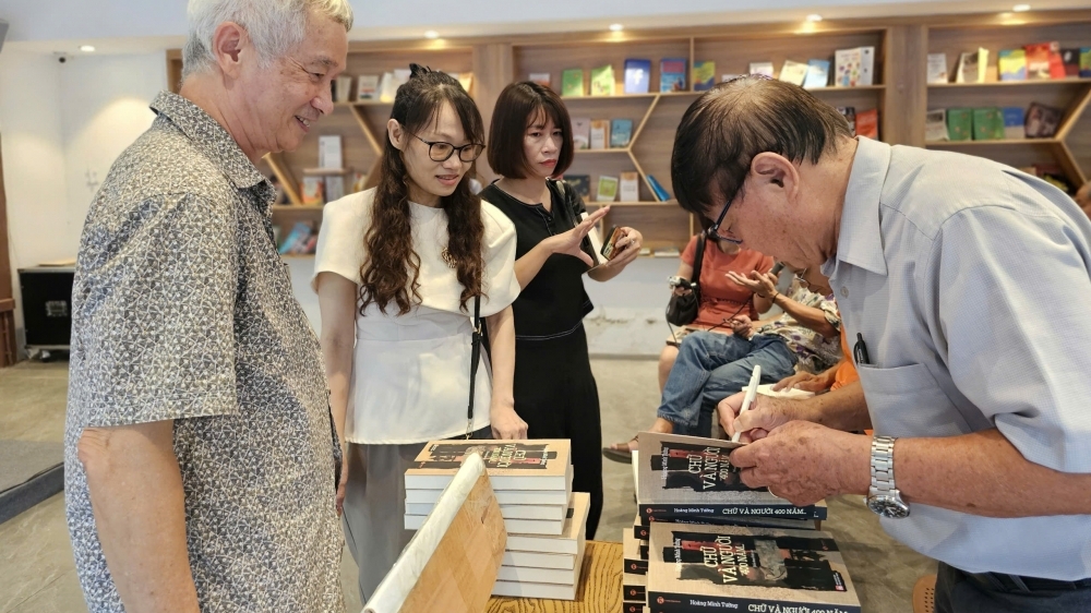 Cuốn sách "Chữ và người, 400 năm..." tôn vinh vẻ đẹp của tiếng Việt