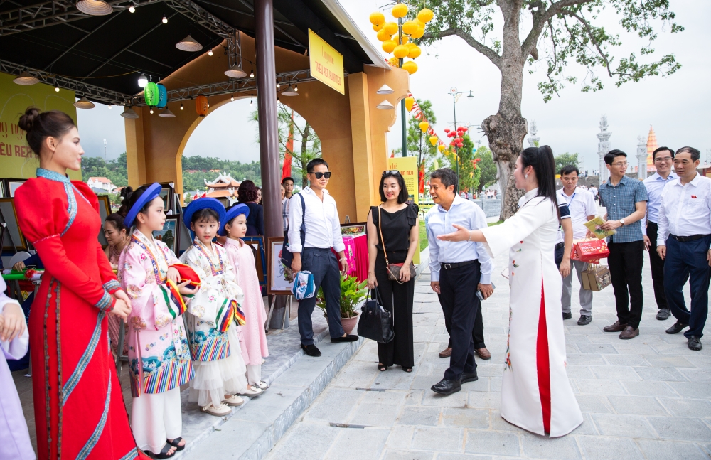 Đặc sắc không gian làng nghề tại Tuần Văn hóa – Xúc tiến thương mại Côn Sơn – Kiếp Bạc 2025