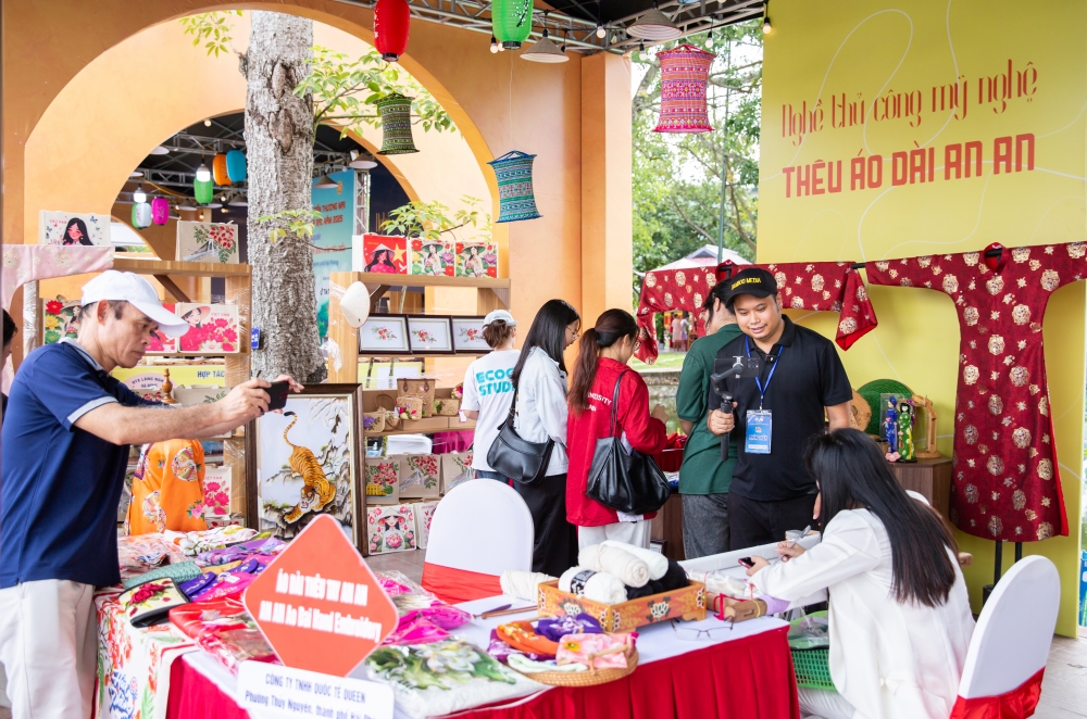 Đặc sắc không gian làng nghề tại Tuần Văn hóa – Xúc tiến thương mại Côn Sơn – Kiếp Bạc 2025