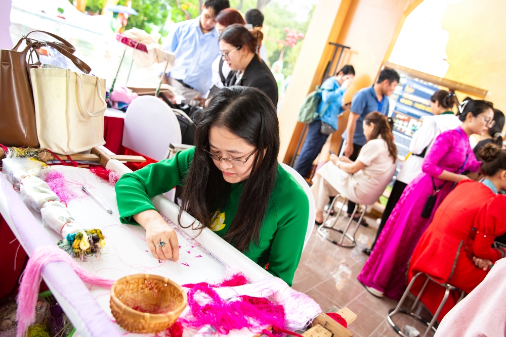 Đặc sắc không gian làng nghề tại Tuần Văn hóa – Xúc tiến thương mại Côn Sơn – Kiếp Bạc 2025