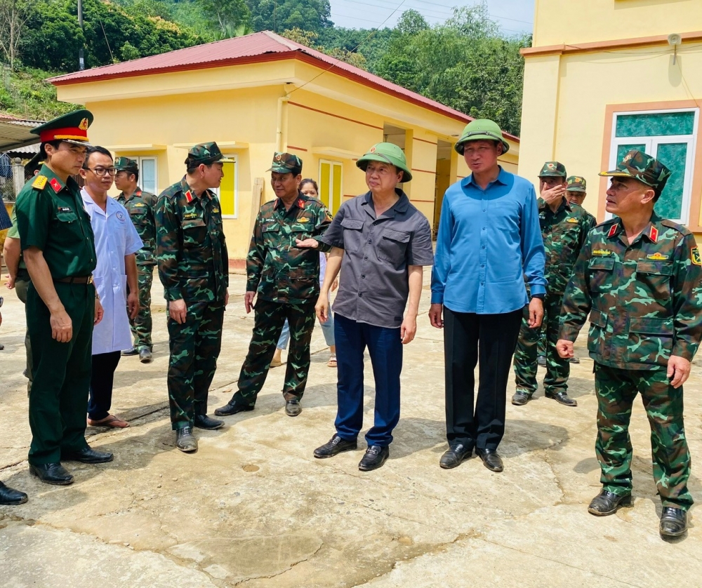 Phó Thủ tướng Trần Hồng Hà kiểm tra công tác ứng phó với bão số 11 tại Lào Cai Phó Thủ tướng Trần Hồng Hà kiểm tra công tác ứng phó với bão số 11 tại Lào Cai