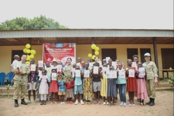 su gia hoa binh thap sang nu cuoi tre em trung phi