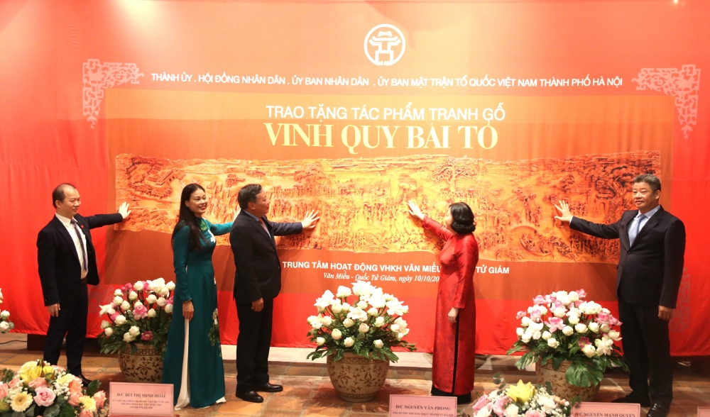 Văn Miếu – Quốc Tử Giám đón nhận tác phẩm “Vinh quy bái tổ”