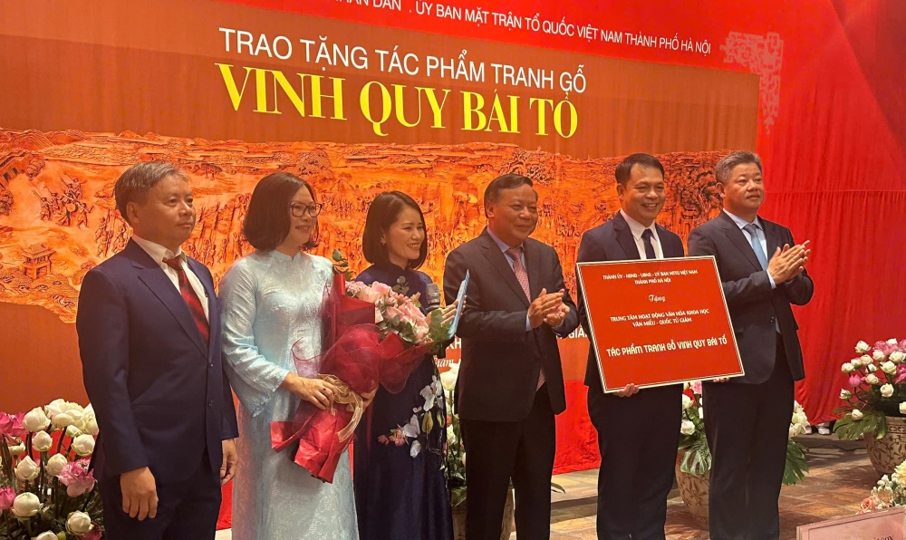 Văn Miếu – Quốc Tử Giám đón nhận tác phẩm “Vinh quy bái tổ”