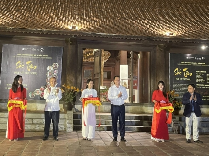 Khai mạc triển lãm “Sắc Tâm”