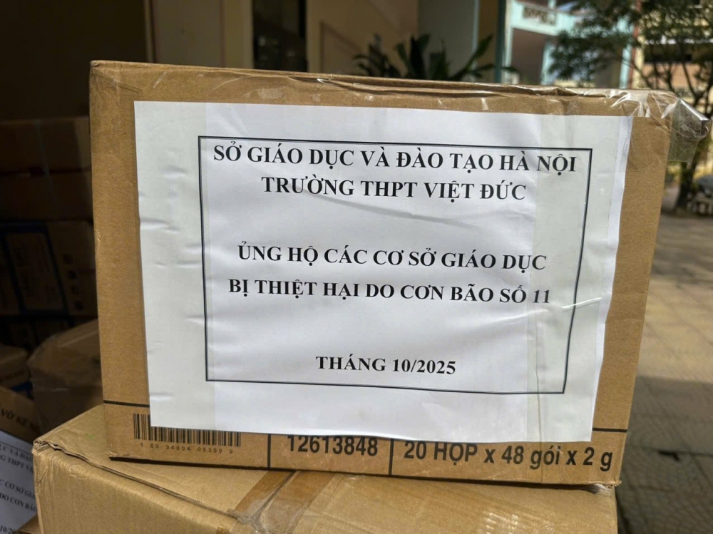 Thầy trò THPT Việt Đức gom nắng, gửi tình cho học sinh bị thiệt hại bởi mưa lũ