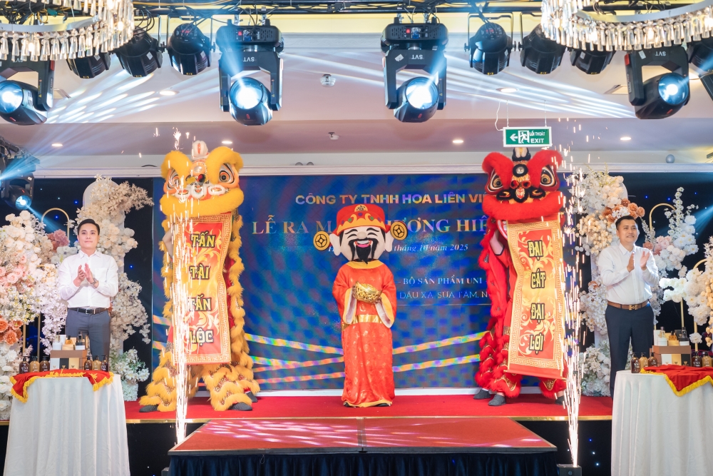 Ban Giám đốc ra mắt dòng sản phẩm nước hoa và chăm sóc sức khỏe được chiết xuất từ trầm hwong