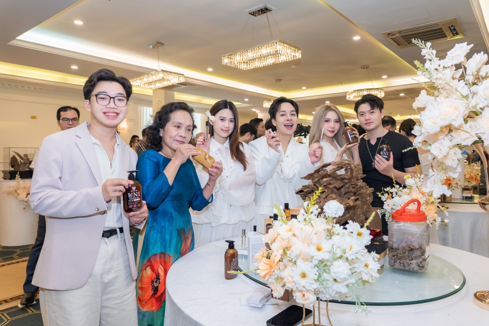 Ra mắt dòng sản phẩm nước hoa và chăm sóc sức khỏe chiết xuất từ trầm hương