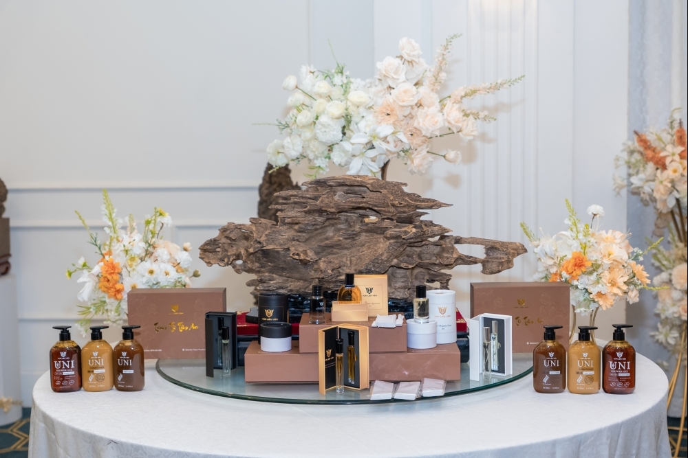 Ra mắt dòng sản phẩm nước hoa và chăm sóc sức khỏe chiết xuất từ trầm hương