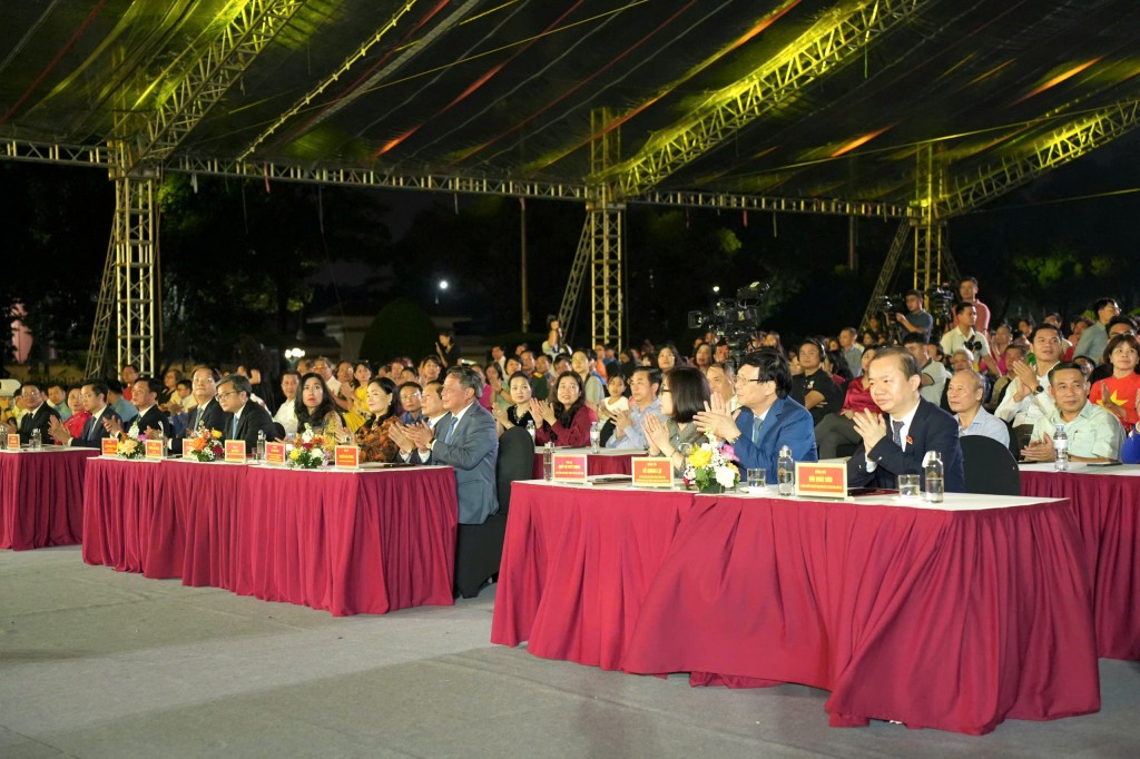 Các vị đại biểu tham dự lễ trao giải Báo chí về phát triển văn hóa và xây dựng người Hà Nội thanh lịch, văn minh lần thứ VIII - năm 2025