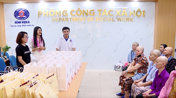 Ngày lễ đặc biệt của những nữ bệnh nhân tại Bệnh viện K