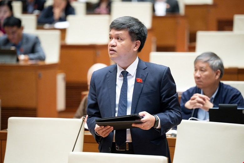 Đại biểu Tạ Đình Thi (Đoàn Hà Nội) phát biểu thảo luận. Đại biểu Tạ Đình Thi (Đoàn Hà Nội) phát biểu thảo luận.