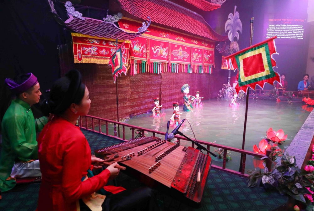 Đẩy mạnh chuyển đổi số trong văn hóa và du lịch