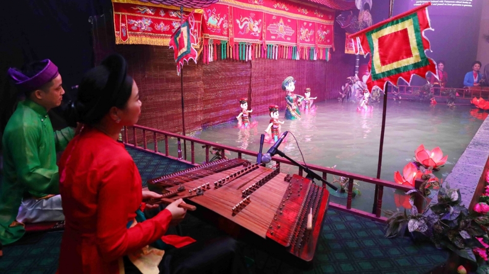 Đẩy mạnh chuyển đổi số trong văn hóa và du lịch