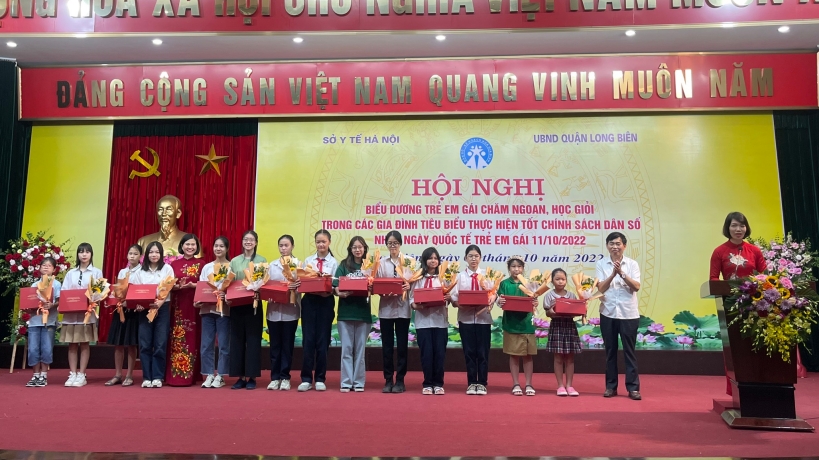 Quận Long Biên: Biểu dương trẻ em gái chăm ngoan, học giỏi