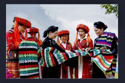 Lần đầu tiên tổ chức liên hoan trình diễn trang phục các dân tộc thiểu số Việt Nam khu vực phía Bắc