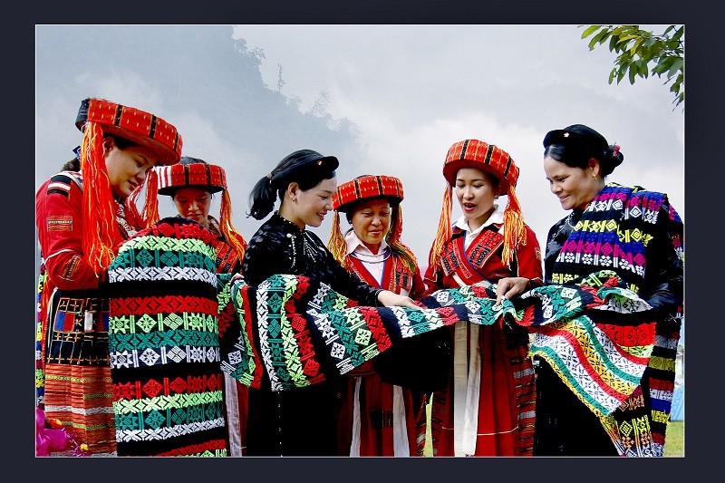 lần đầu tiên diễn ra Liên hoan trình diễn trang phục các dân tộc thiểu số Việt Nam khu vực phía Bắc được tổ chức