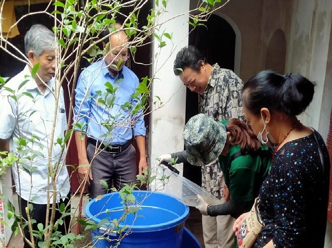 vệ sinh môi trường, diệt muỗi phòng chống bệnh sốt xuất huyết đợt 3