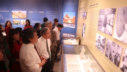 ha noi trung bay hien vat nhan ky niem 90 nam khanh thanh bao tang lich su quoc gia